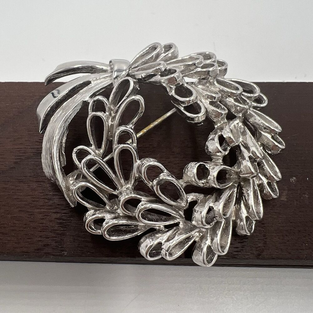 VINTAGE SIGNED PELL BROOCH Wheat Floral Ribbon Wreath SPRAY & BOW PIN Signed